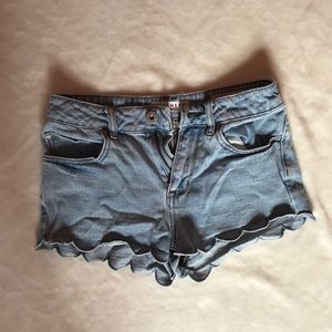 Scalloped PacSun jean shorts